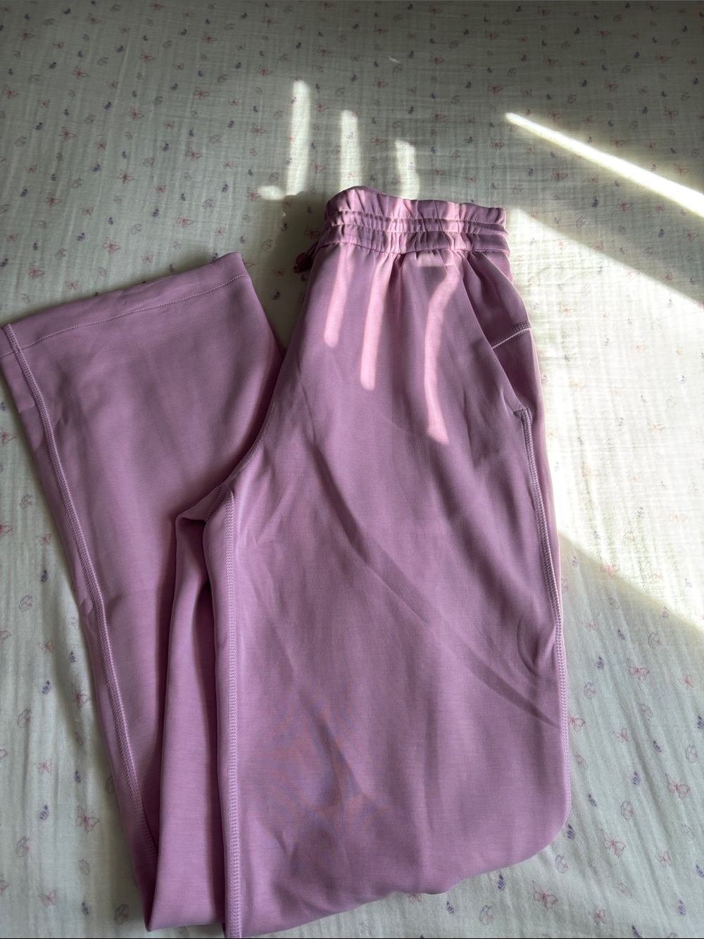 Lululemon Women's Lilac Drawstring Waist Active Pants